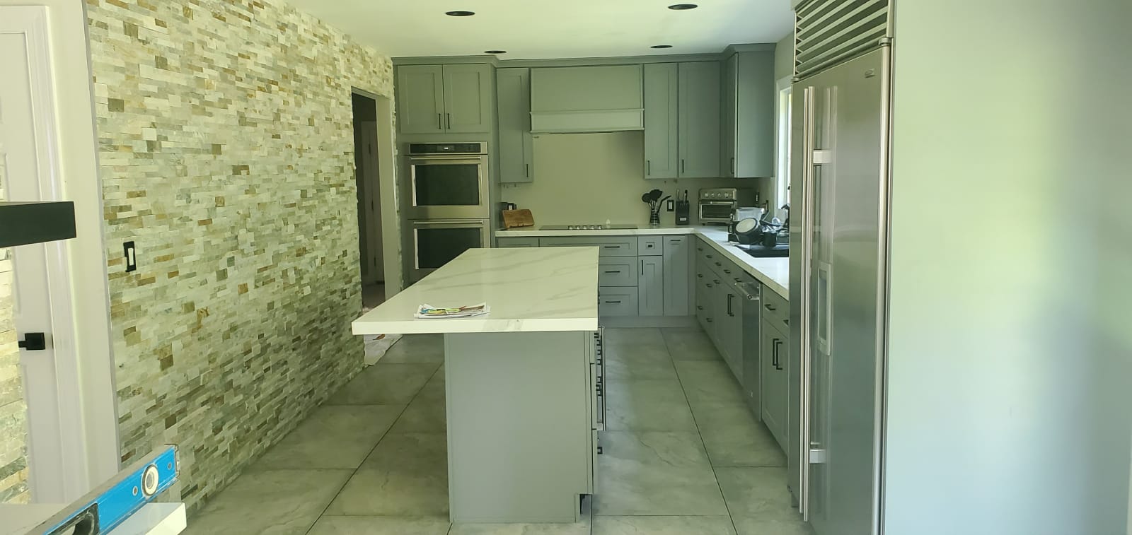 Spacious Modern White Kitchen Island